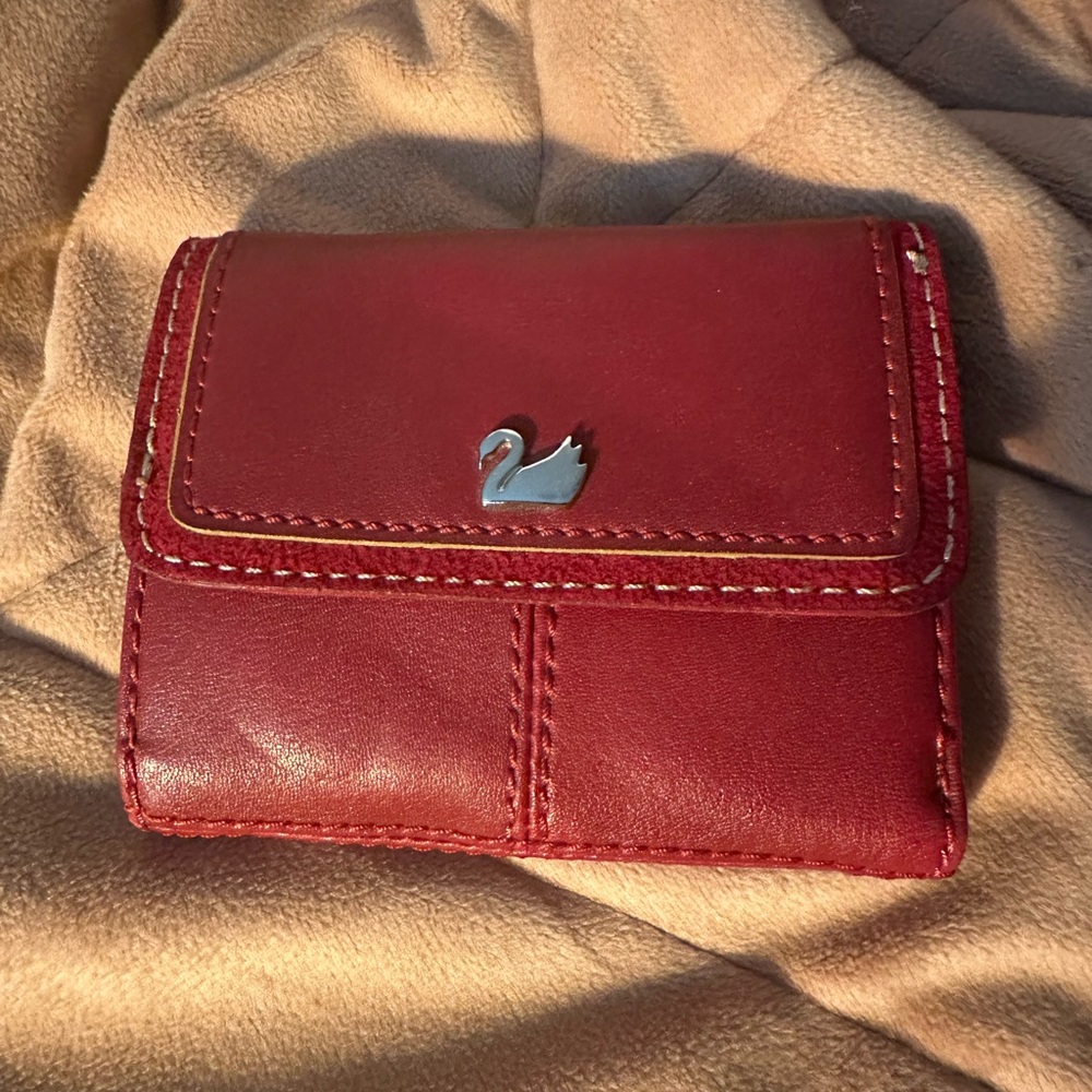 Gloria Vanderbilt Red and Tan Wallet